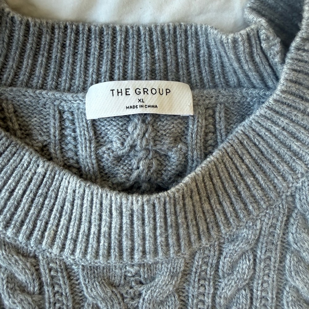 Aritzia Women’s Light Gray Knit Sweater